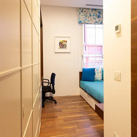 Apartment L'home A Montecarlo 3 Bedrooms Near Train Station Port